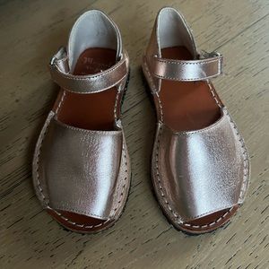 Manuela de Juan sandals never worn !